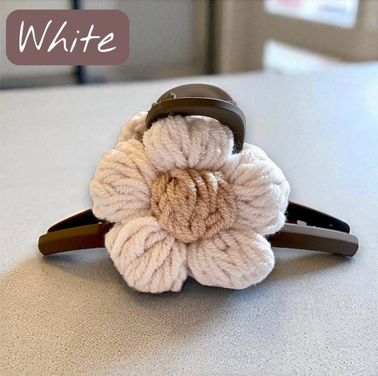 Knitted Daisy Hair Claw – Cozy Bloom Collection (2 Colours)