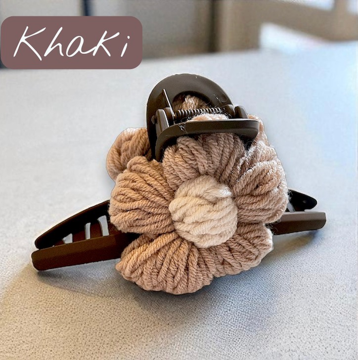 Knitted Daisy Hair Claw – Cozy Bloom Collection (2 Colours)